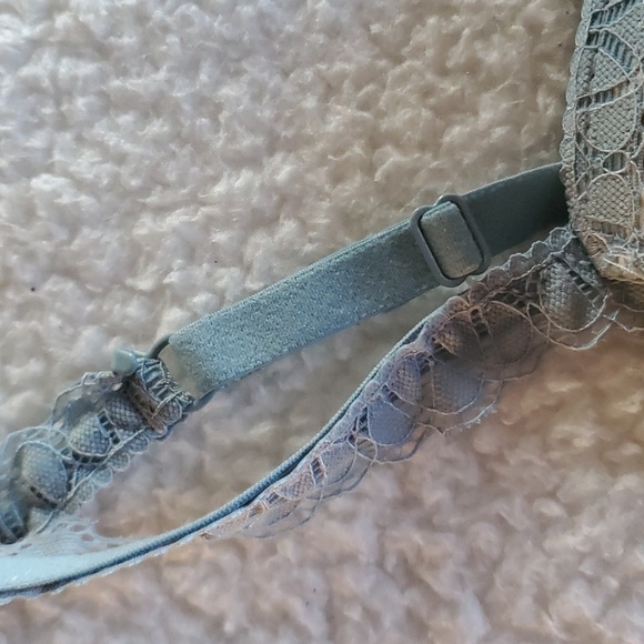 DONATING SOON NWT Wire-free bra- 34C - Picture 4 of 8